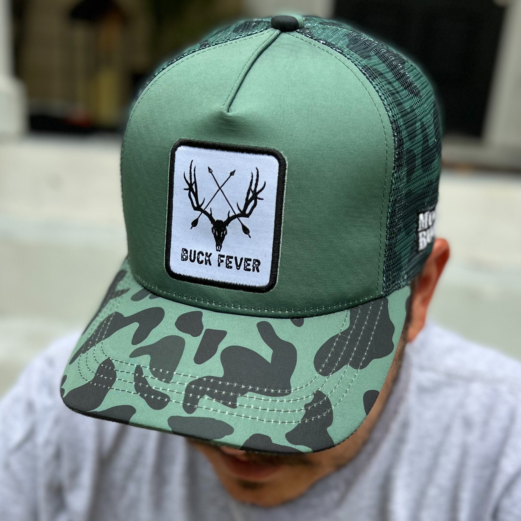 mucker bucket - "buck fever" camo trucker bucket