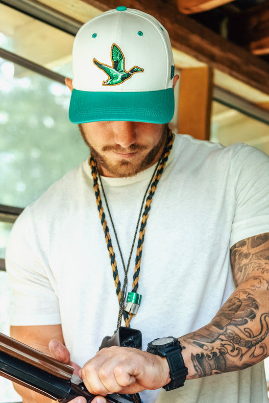 mucker bucket - duck og mucker bucket hat on model