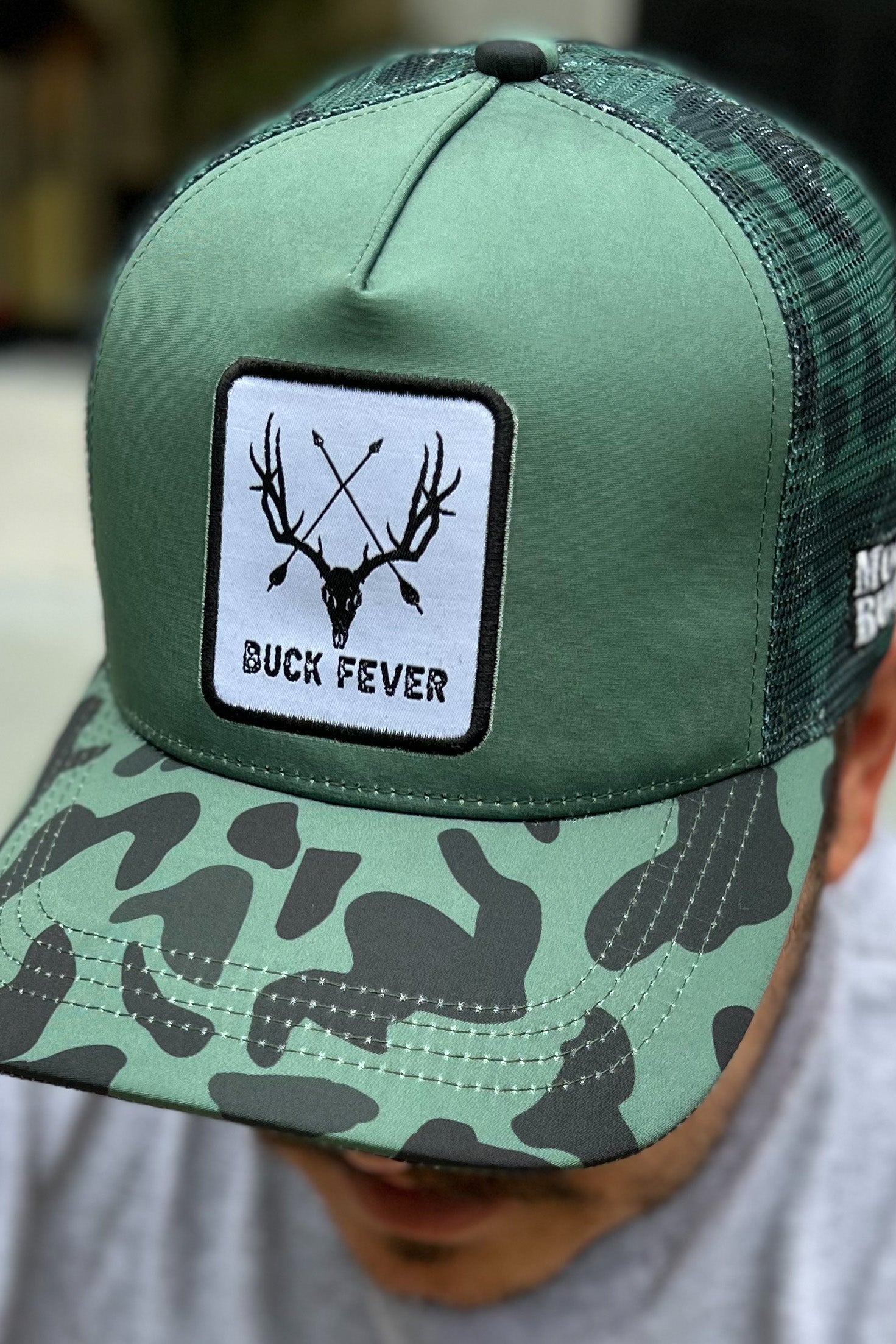 mucker bucket - "buck fever" camo trucker bucket
