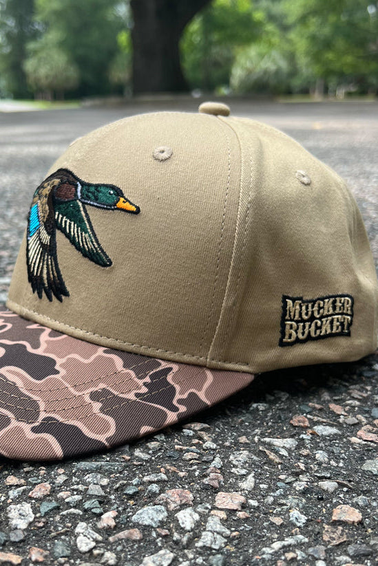mucker bucket -mallard old school camo hat side