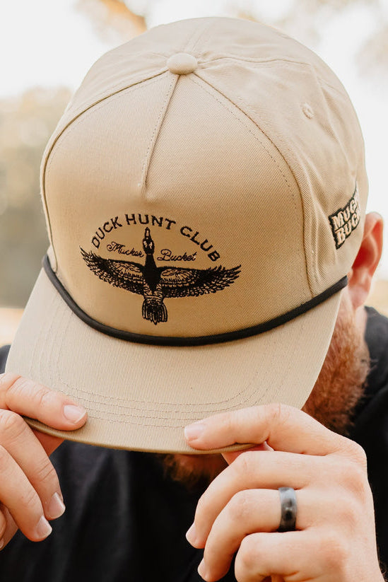 mucker bucket - duck hunt club bucket hat on model