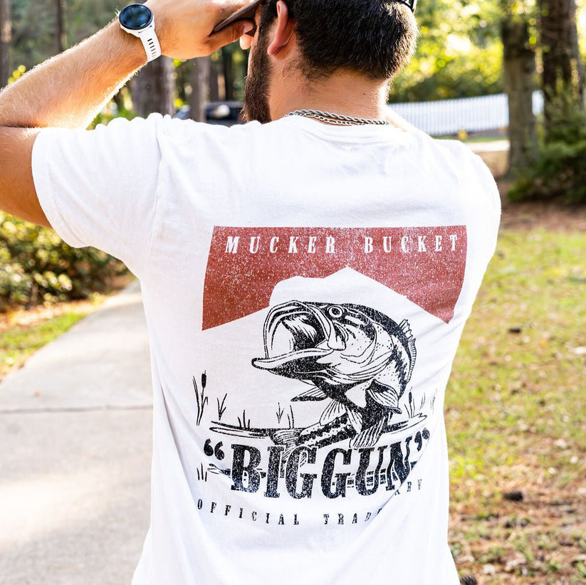 mucker bucket - biggun' tee white back on model