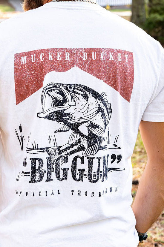 mucker bucket - biggun' t-shirt white back on model