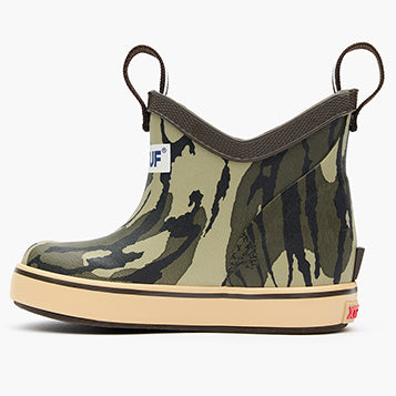 xtratuf - kids' mossy oak bottomland ankle deck boot side view